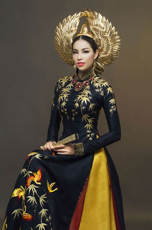 Với “bước chạy đà” tốt, Phạm Hương sẽ làm rạng danh nhan sắc Việt? - 4 Trang phục truyền thống của Phạm Hương được đánh giá khá cao