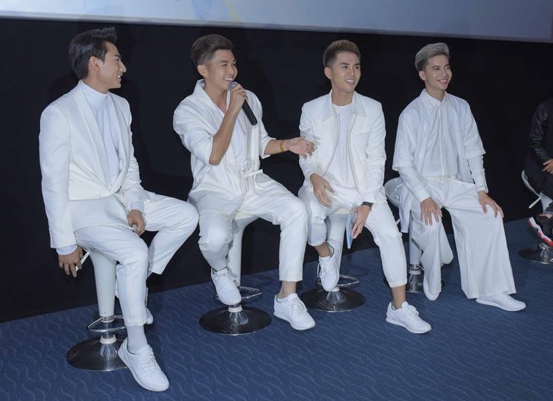 Ngô Thanh Vân và nhóm 365 “chịu đựng” nhau để gắn bó sau 5 năm - 2 Nhóm 365 cũng thể hiện sự trưởng thành hơn khi tự tin khi trò chuyện và còn biết pha trò, thể hiện cá tính của từng thành viên.