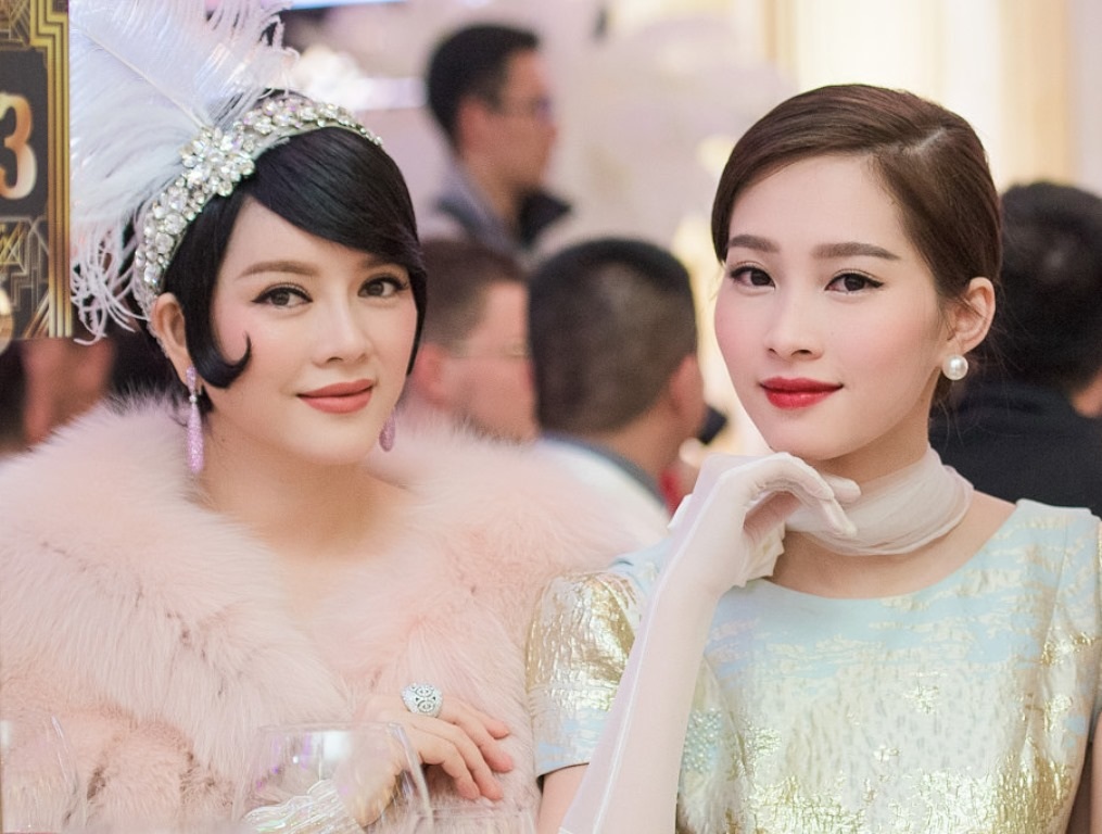 Hai người đẹp vô cùng xinh đẹp và quyến rũ