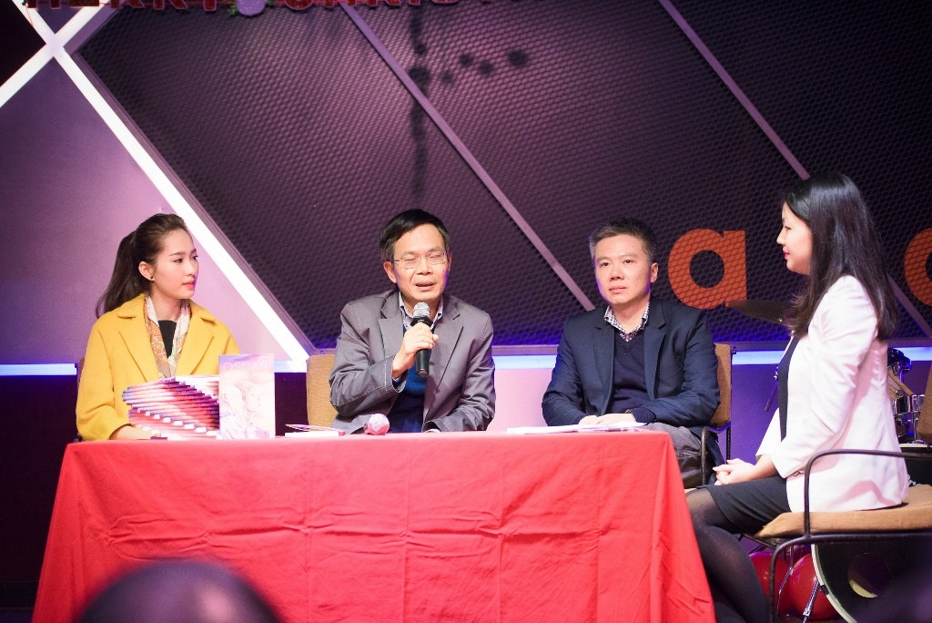 Hoa hậu Đặng Thu Thảo giới thiệu sách cùng giáo sư Ngô Bảo Châu - 1 Hoa hậu Đặng Thu Thảo giới thiệu sách cùng giáo sư Ngô Bảo Châu - 1