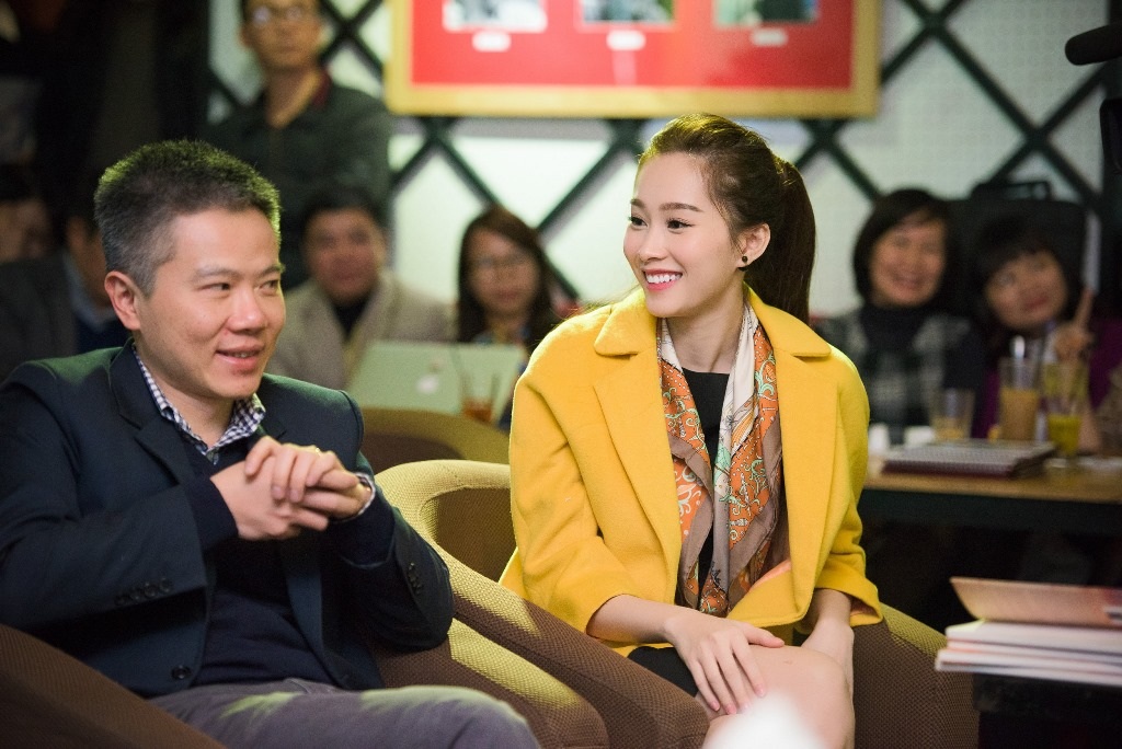 Hoa hậu Đặng Thu Thảo giới thiệu sách cùng giáo sư Ngô Bảo Châu - 4 Tác phẩm “Oscar và bà áo hồng” của tác giả Eric-Emmanuel Schmitt do chính GS Ngô Bảo Châu và Nguyễn Khiếu Anh chuyển ngữ, được công ty Nhã Nam và NXB Văn Học ấn hành.