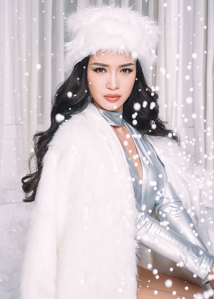 Vũ Ngọc Anh bất ngờ tung ảnh nóng đón Noel - 4 Vũ Ngọc Anh bất ngờ tung ảnh nóng đón Noel - 4