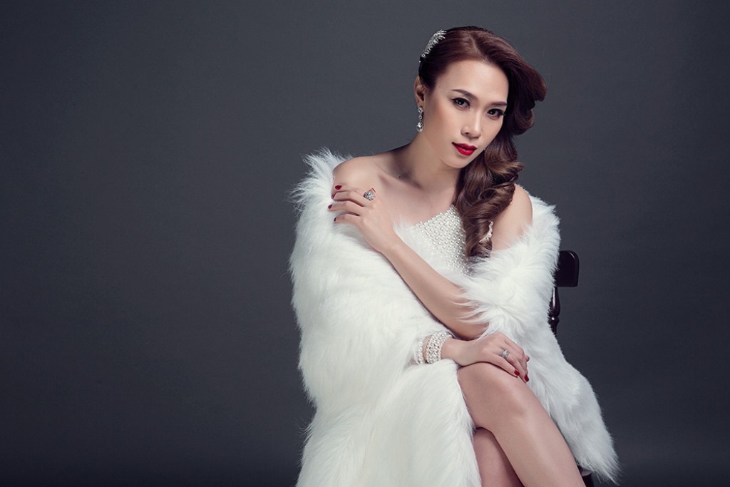 Mỹ Tâm tung ảnh đẹp ngỡ ngàng chia tay năm cũ - 2 Trong những ngày này, nữ ca sĩ đang tất bật chuẩn bị cho liveshow mừng sinh nhật.
