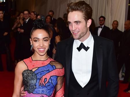 Nam tài tử phim “Chạng vạng” Robert Pattinson đã tặng cho cô bạn gái FKA Twigs…