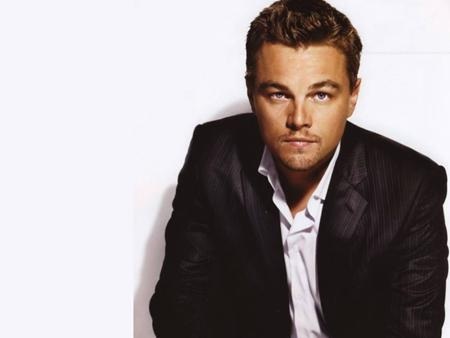 Sau hơn 20 hoạt động trong ngành công nghiệp giải trí, Leonardo DiCaprio giờ đã là một nam diễn viên, một nhà sản xuất phim nổi danh. Đặc biệt, “chàng Jack” trong phim “Titanic” còn sở hữu một công ty sản xuất phim của riêng mình mang tên Appian Way Productions. Ước tính, khối tài sản của Leonardo DiCaprio hiện đã lên đến hơn 200 triệu đô la.