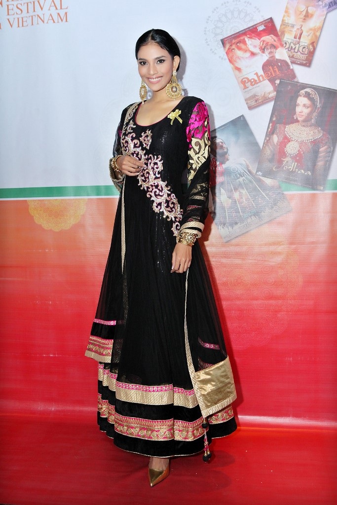 Người đẹp cũng có rất nhiều nét tương đồng với hình ảnh của một cô gái Ấn Độ