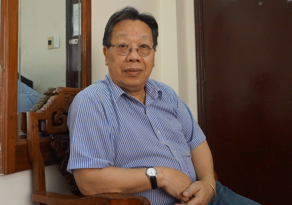 GS Trần Quang Hải đang có mặt tại TPHCM. Lần đầu tiên GS Hải chính thức lên tiếng về vế vấn đề thực hiện di nguyện của cha và tham gia hội thảo chầu văn tại thành phố Nam Định.