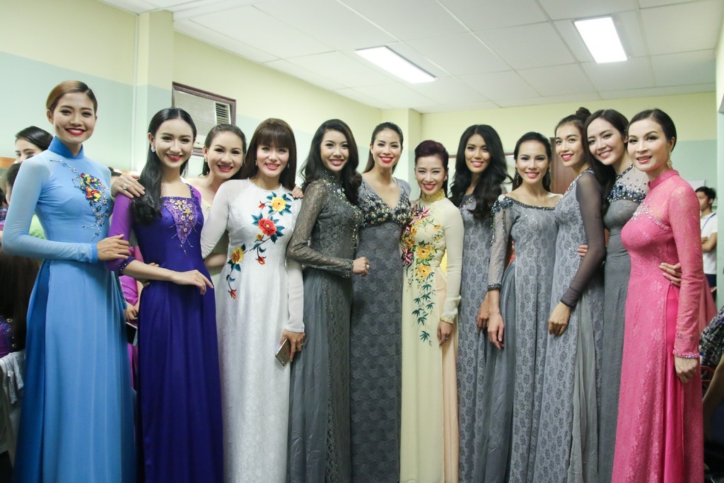 Phạm Hương tái xuất sàn diễn thời trang cùng Thúy Vân, Lan Khuê - 12 Phạm Hương tái xuất sàn diễn thời trang cùng Thúy Vân, Lan Khuê - 12