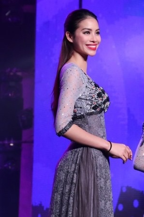 Phạm Hương tái xuất sàn diễn thời trang cùng Thúy Vân, Lan Khuê - 2 Nụ cười rạng rỡ luôn là đặc trưng của Hoa hậu Hoàn vũ