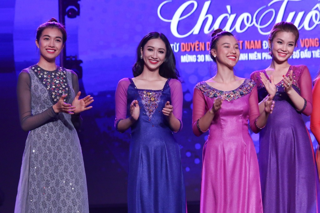 Phạm Hương tái xuất sàn diễn thời trang cùng Thúy Vân, Lan Khuê - 8 Phạm Hương tái xuất sàn diễn thời trang cùng Thúy Vân, Lan Khuê - 8