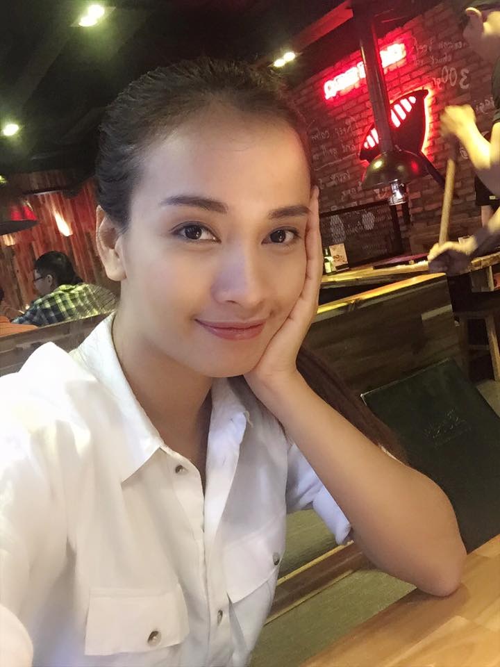 Những sao Việt mặt mộc vẫn xinh lung linh - 17 Với khuôn mặt không trang điểm, Ái Phương vẫn xinh xắn như thường