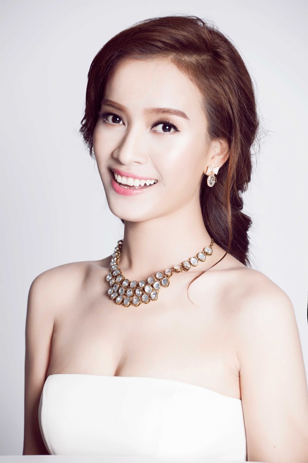 Những sao Việt mặt mộc vẫn xinh lung linh - 21 Ở Ái Phương luôn toát lên thần thái xinh đẹp và tươi tắn.