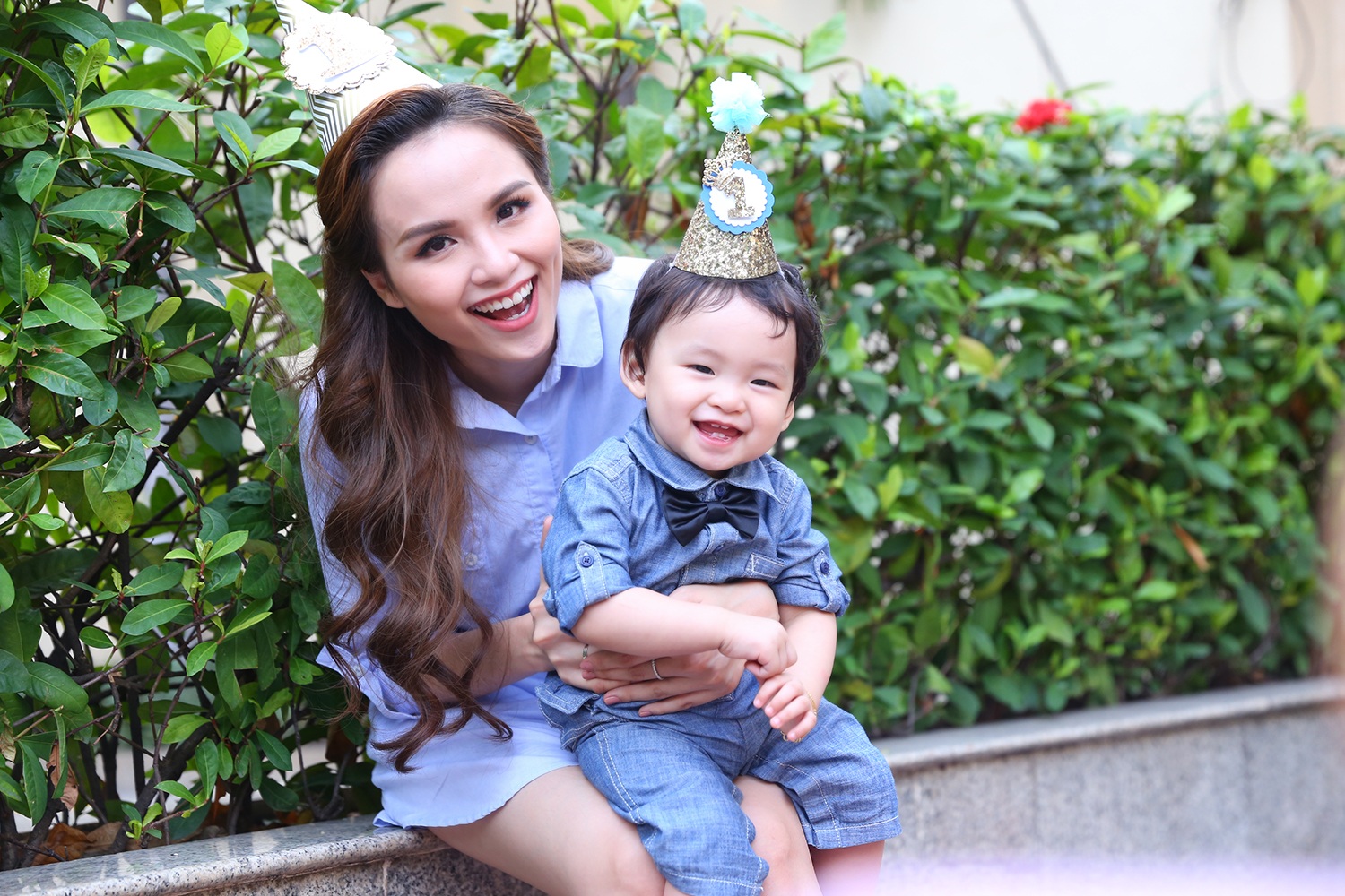 
Con trai Diễm Hương có nụ cười rất tươi với khuôn mặt bụ bẫm
