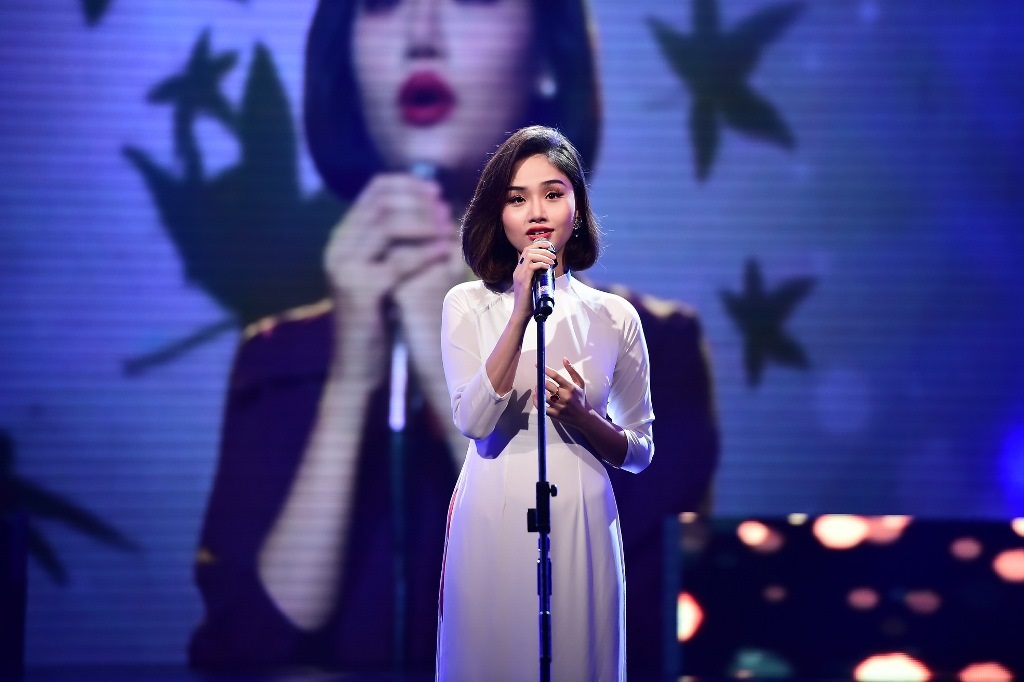 Miu Lê biểu diễn ca khúc đang được khán giả vô cùng yêu thích thời gian qua, một nhạc phẩm của cố nhạc sĩ Trịnh Công Sơn - Còn tuổi nào cho em.