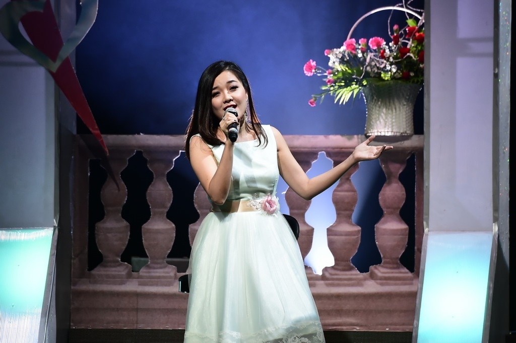 Thanh Ngọc quen thuộc với phong cách nữ tính 