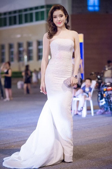 Top 8 mỹ nhân Việt mặc đẹp nhất năm 2015 - 22
Á hậu Huyền My có nét đẹp rất dịu dàng và nữ tính