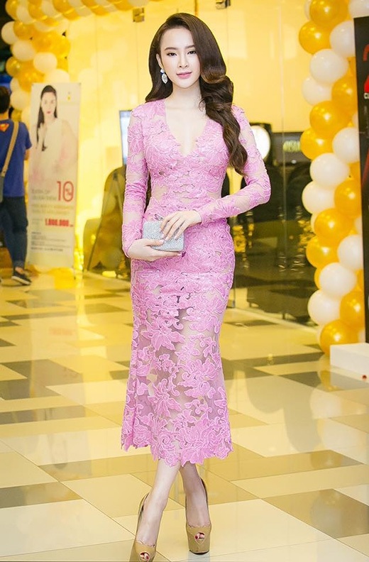 Top 8 mỹ nhân Việt mặc đẹp nhất năm 2015 - 36
Với những nỗ lực xây dựng hình ảnh, Angela Phương Trinh đáng được ghi nhận là một trong những người đẹp có gu thời trang đẹp nhất của năm qua.