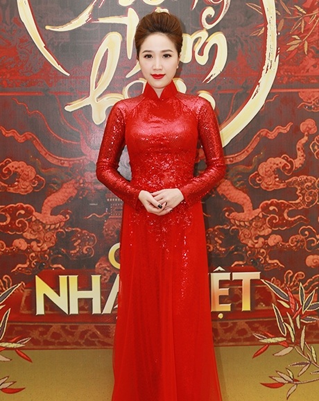 Sao Việt chúc Tết độc giả Dân Trí - 6 Nhân dịp Tết Nguyên Đán, Bảo Thy xin chúc cho độc giả của báo Dân Trí sẽ có một năm mới an khang thịnh vượng và vạn sự như ý dồi dào sức khỏe, tràn ngập may mắn bên cạnh người thân và gia đình của mình. Thy hy vọng rằng, bắt đầu một năm mới thì tất cả chúng ta sẽ có một khởi đầu mới tuyệt vời để lấy đó là tin thần cho cả năm tất cả những dự định, những điều ấp ủ của mọi người sẽ trở thành hiện thực. Hy vọng chúng ta sẽ có một năm mới tràn ngập tình yêu và hạnh phúc.