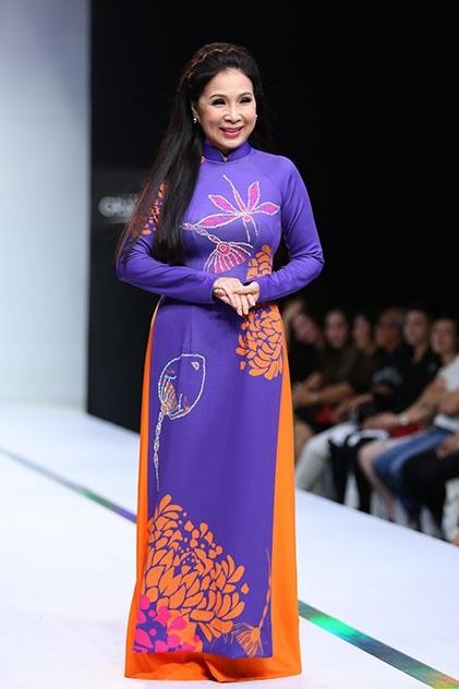 Sao Việt chúc Tết độc giả Dân Trí - 14 
Xin chào độc giả của báo Dân Trí, một tờ báo mà chúng tôi thường đọc mỗi khi cầm điện thoại lên xem tin tức hằng ngày. Đây cũng là một trong những tờ báo mạnh mà chúng tôi vô cùng yêu quý. Nhân dịp xuân Bính Thân 2016, một cái năm mà đối với Kim Xuân là một cái cột mốc đáng nhớ là năm tuổi của tôi. Chúc tất cả mọi người thật nhiều sức khỏe, an khang thịnh vượng, bình an trong cuộc sống sẽ luôn đến với mọi người. Và đặc biệt là xin chúc cho “Quốc thái dân an”, con người sống với nhau luôn ngọt ngào như thỏi chocolate.