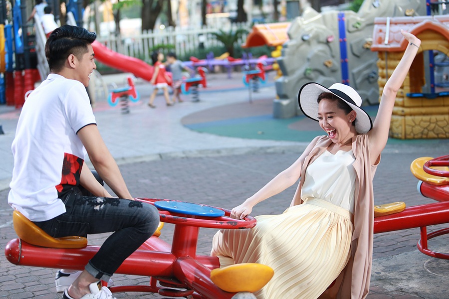 Noo Phước Thịnh và Tóc Tiên âu yếm trong thang máy - 7 Noo Phước Thịnh và Tóc Tiên âu yếm trong thang máy - 7