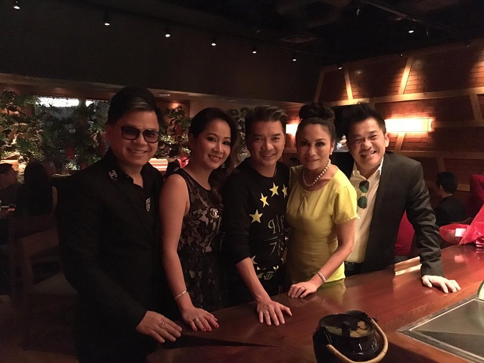 Nam ca sĩ Đàm Vĩnh Hưng đang lưu diễn tại Mỹ trong ngày đặc biệt này. Anh còn bật mí rằng sẽ lấy ngày Valentine để thành lập hội “Cặp đôi ý quý thần tượng” vì anh không muốn có những người vì hâm mộ mình mà mất tình cảm gia đình.