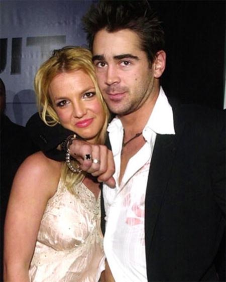 Sao Hollywood và những chuyện tình “bị lãng quên” - 3 Vào năm 2003, “công chúa nhạc pop” Britney Spears cũng gây sốc khi quyết định hẹn hò với “trai hư” nổi tiếng của Hollywood vào thời điểm đó, Colin Farrell. Chuyện tình của cặp đôi tuy không kéo dài bền lâu nhưng hình ảnh chàng khoác vai nàng trên thảm đỏ bộ phim “The recruit” từng khiến báo giới phải xôn xao trong suốt một thời gian dài.