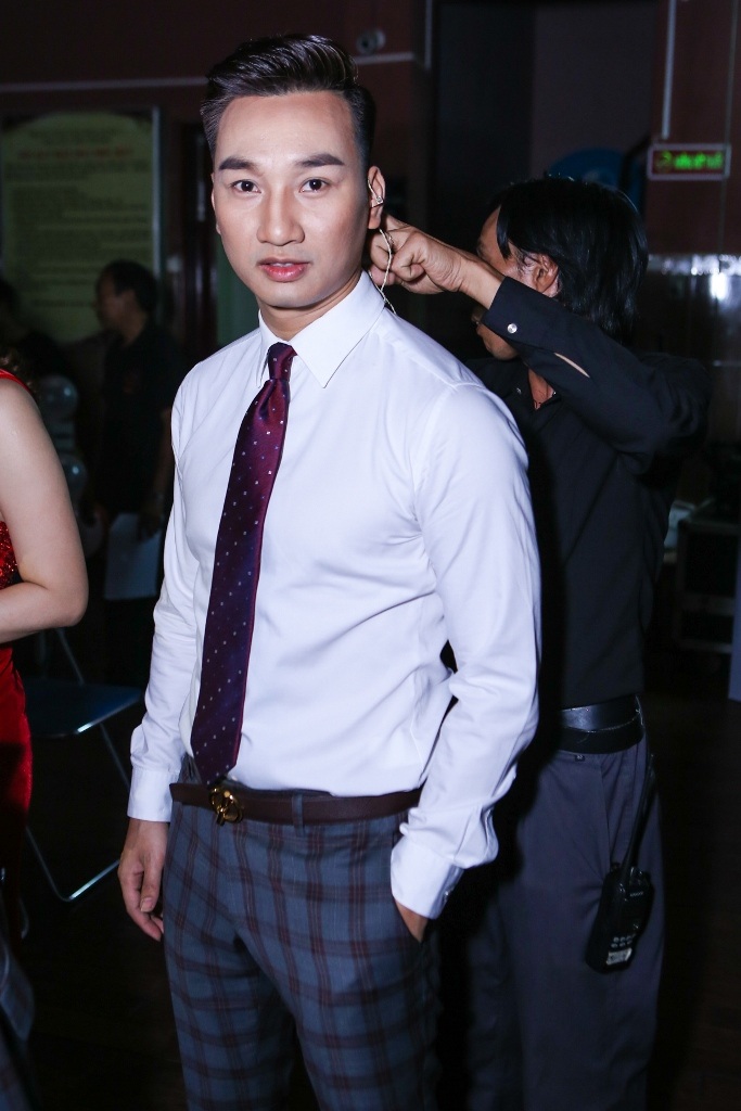 MC Thành Trung "ôm chặt" Giang Hồng Ngọc để xin lỗi sau sự cố hiểu lầm - 5 Hành động rất đàn ông và đầy tính cầu thị lần này của MC Thành Trung được nhiều người đánh giá cao.