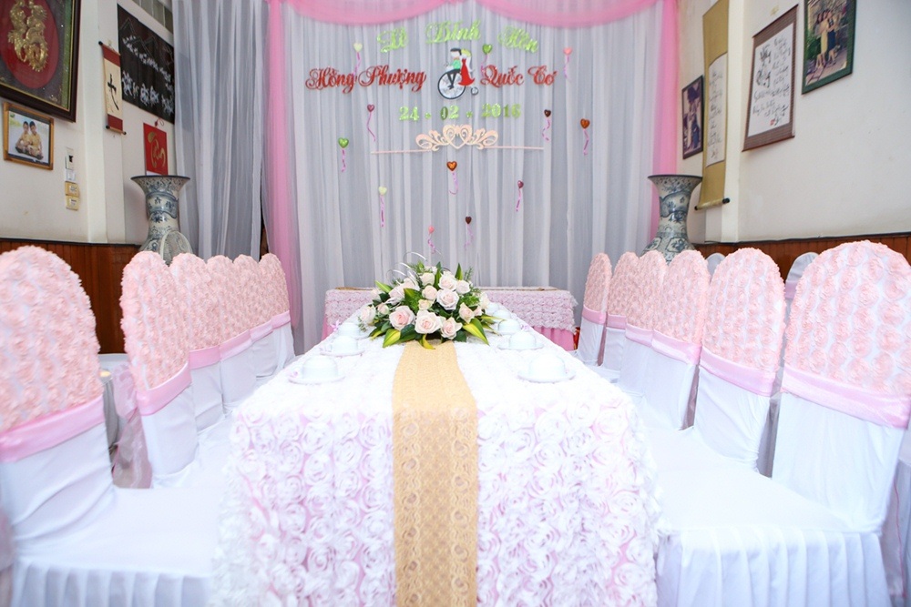 Toàn bộ trang trí không gian do mẹ và chị gái MC Hồng Phượng lên ý tưởng để làm quà cho nữ MC trước khi về nhà chồng.