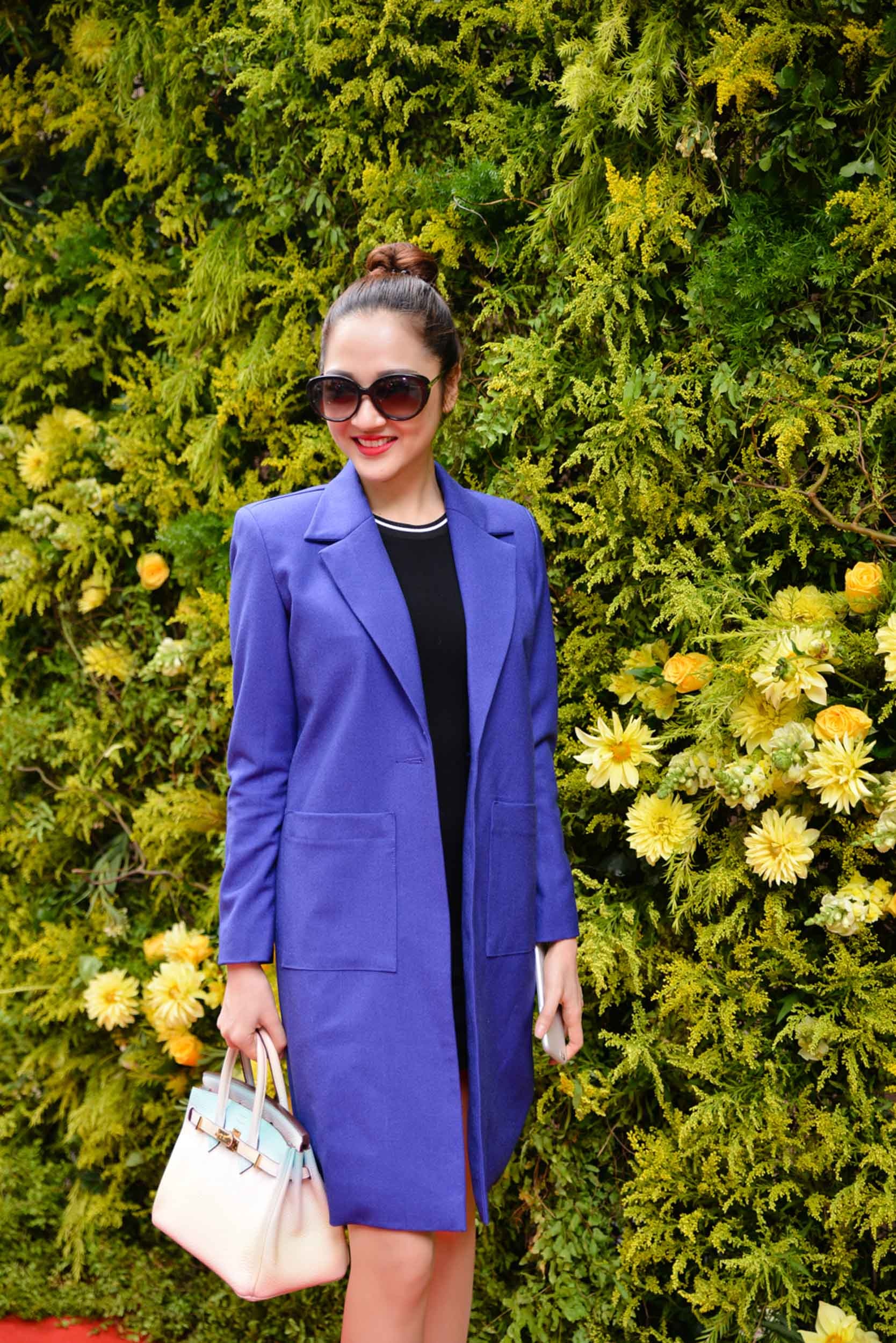 Ái Phương diện trang sức hơn 1 tỷ ra mắt MV mới - 15 Ca sĩ Bảo Anh cũng đến chúc mừng Ái Phương