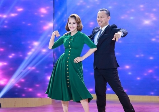 Sài Gòn cuối tuần: Sôi động với nhạc sống - 3 Sau 2 tập lên sóng, các thành viên của 4 Huấn luyện viên chương trình Vip Dance đã lộ diện.