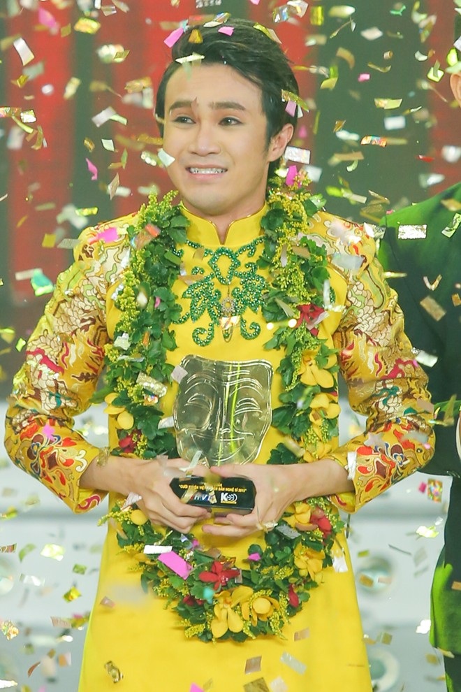 Điểm danh những "cây hài" mới của showbiz Việt - 5
Chiến thắng tại cuộc thi Cười xuyên Việt đã giúp Huỳnh Lập bước sang một cột mốc khác của sự nghiệp