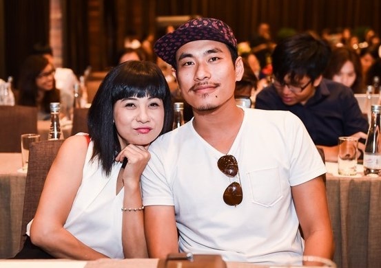 Những mối tình “chị em” của showbiz Việt - 1 Cả hai thường xuyên xuất hiện chung trong các sự kiện và khá thân thiết