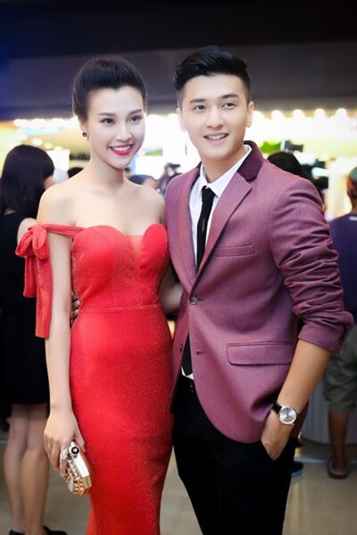 Những mối tình “chị em” của showbiz Việt - 4 Cả hai luôn quấn quít khi xuất hiện bên cạnh nhau trong các sự kiện