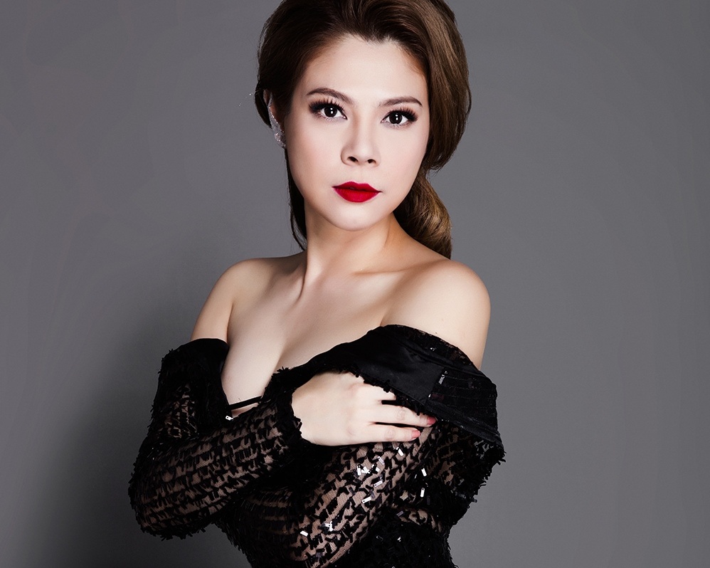 Ca sĩ Thanh Thảo vẫn gợi cảm ở tuổi 40 - 1 Bước vào tuổi 40 nhưng Thanh Thảo vẫn luôn giữ được sự trẻ trung và xinh đẹp, quyến rũ của mình.