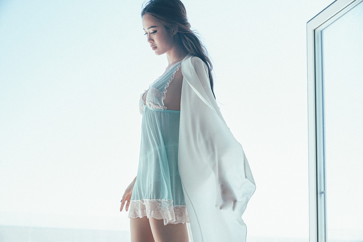 Vũ Ngọc Anh tung ảnh "bốc lửa" với "nội y" - 6