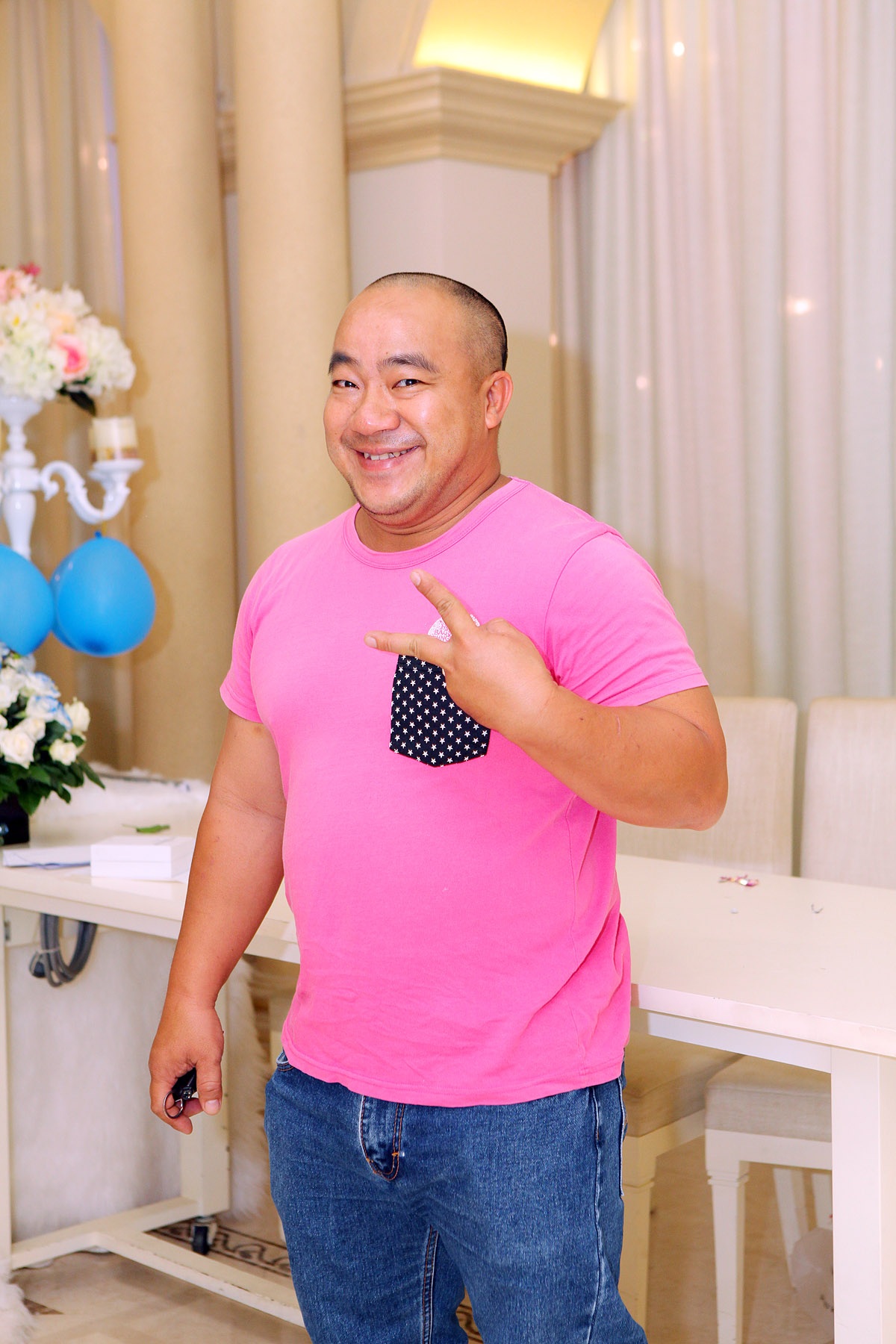 Diễn viên Hiếu Hiền cũng có mặt trong tiệc đầy tháng