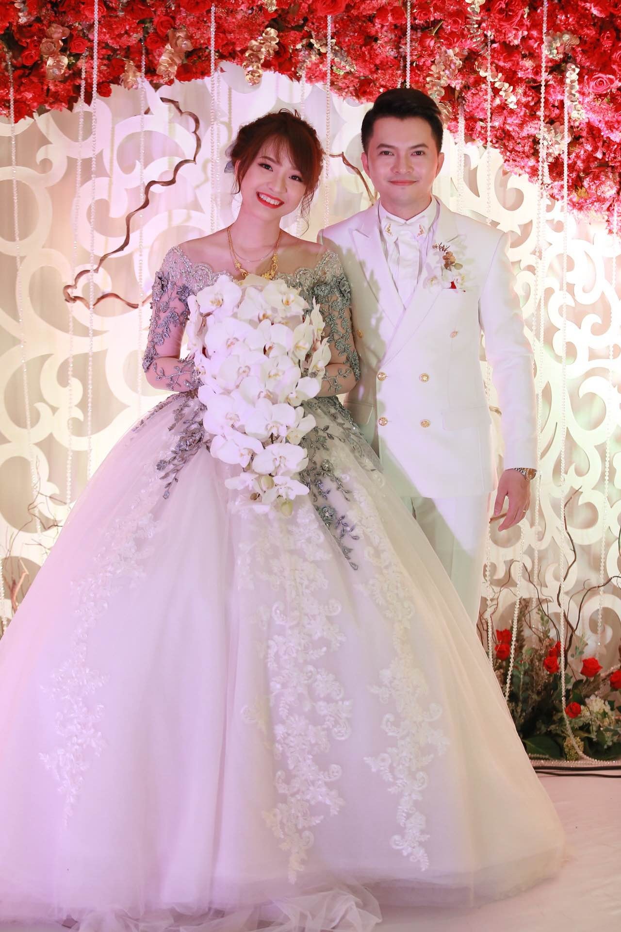 Cả hai rất xứng đôi và cô dâu vô cùng xinh xắn.