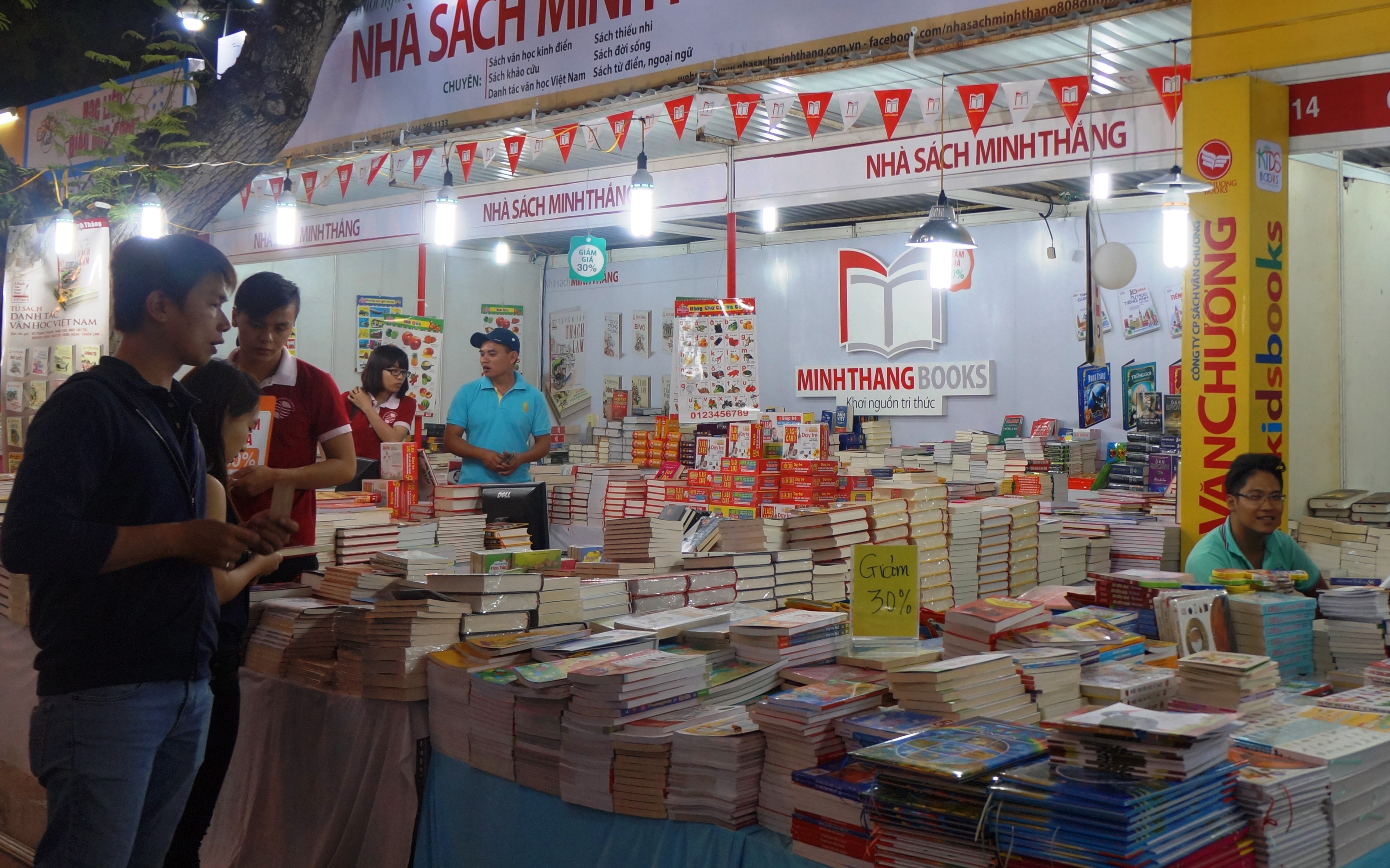 Hội sách TPHCM 2016 - Sách ngôn tình không còn được chuộng - 6