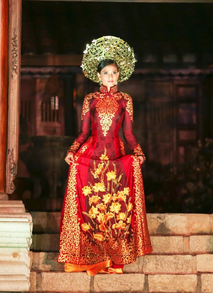 Á hậu Trương Thị May trình diễn áo dài từng thi HH hoàn vũ - 3