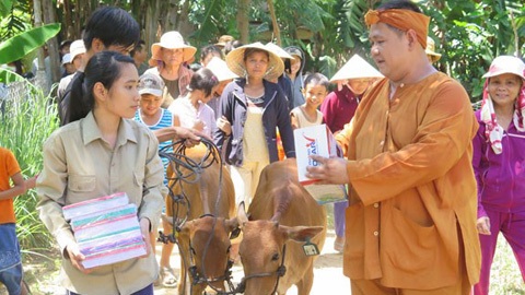 MC Thanh Thảo dẫn dắt một mình, Minh Béo bị cắt sóng "Lục lạc vàng" - 3 Minh Béo trong những số trước của chương trình