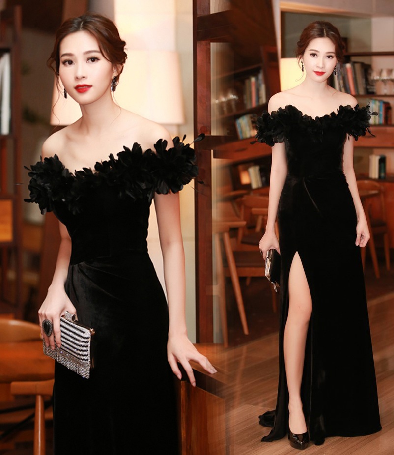 Hoa hậu Phạm Hương, Đặng Thu Thảo tiếp tục dẫn đầu top sao đẹp - 3 Hoa hậu Đặng Thu Thảo tiếp tục lọt vào top sao Việt mặc đẹp khi xuất hiện nổi bật trong sự kiện với đầm nhung đen, chân váy xẻ cao, thân áo trễ khoe vai trần quyến rũ.