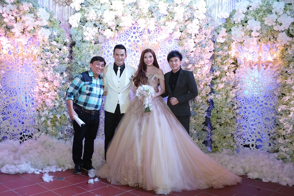 Ông bầu Hoàng Tuấn và nam ca sĩ Đan Trường