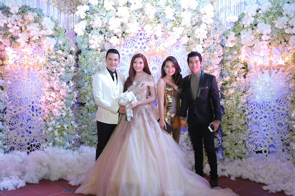 Cặp đôi mới của showbiz Việt - Ngọc Lan và Thanh Bình sánh đôi bên nhau dự tiệc cưới