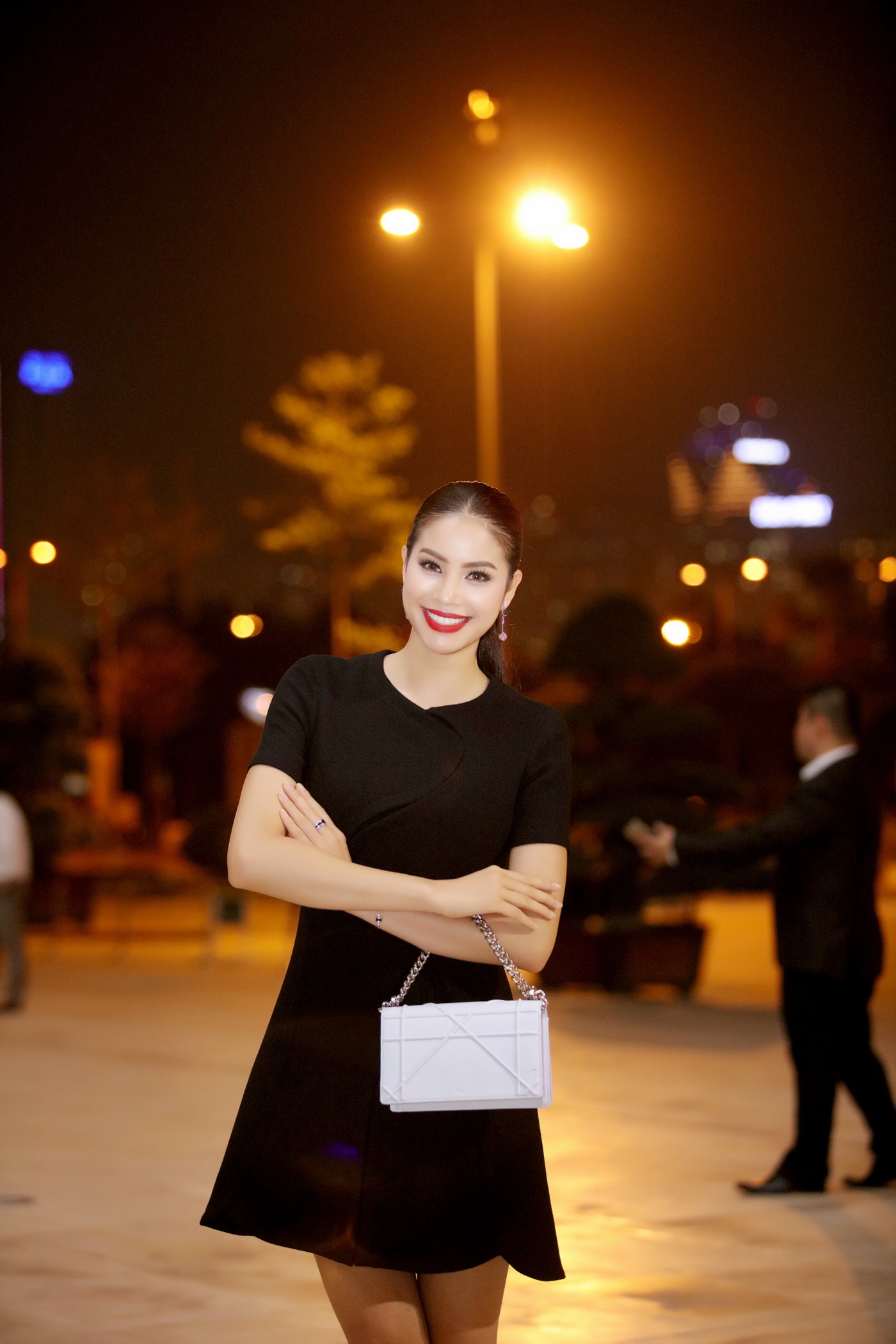 Phạm Hương gây ấn tượng với phong cách thời trang đa dạng - 11