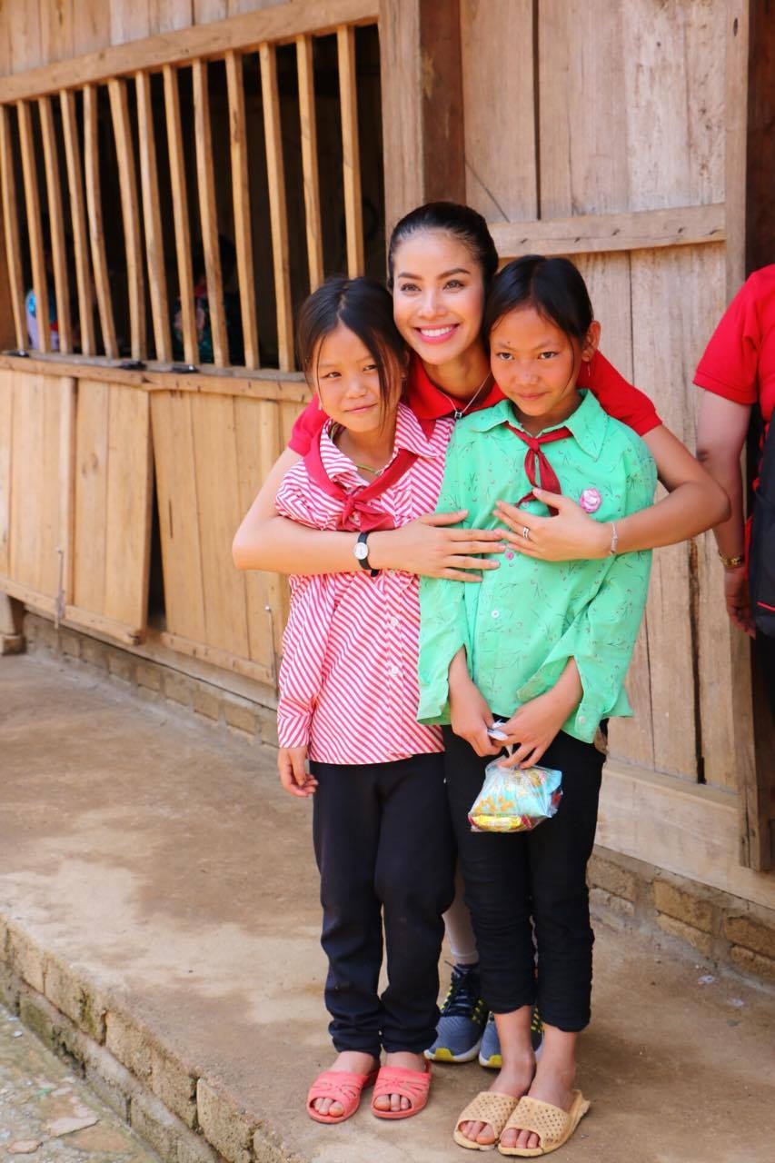 Phạm Hương gây ấn tượng với phong cách thời trang đa dạng - 5