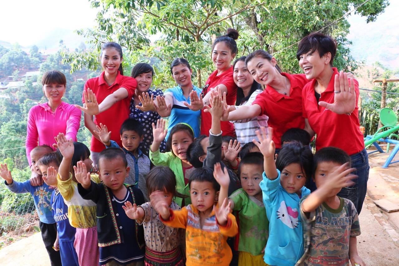 Các nghệ sĩ đến từ Châu Á tham gia cùng Phạm Hương có Jeanette Aw – diễn viên đến từ Singapore, nữ diễn viên Debbie Goh của Malaysia và nghệ sĩ Hattaya Wongkrachang đến từ Thái Lan.