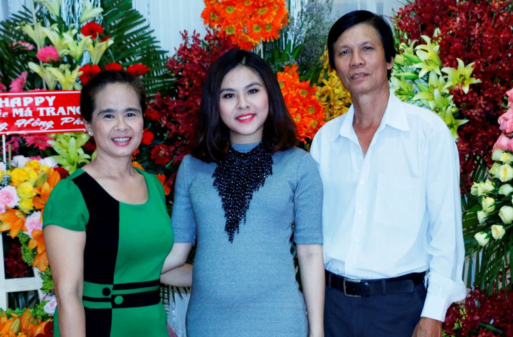Vân Trang và ba mẹ ruột