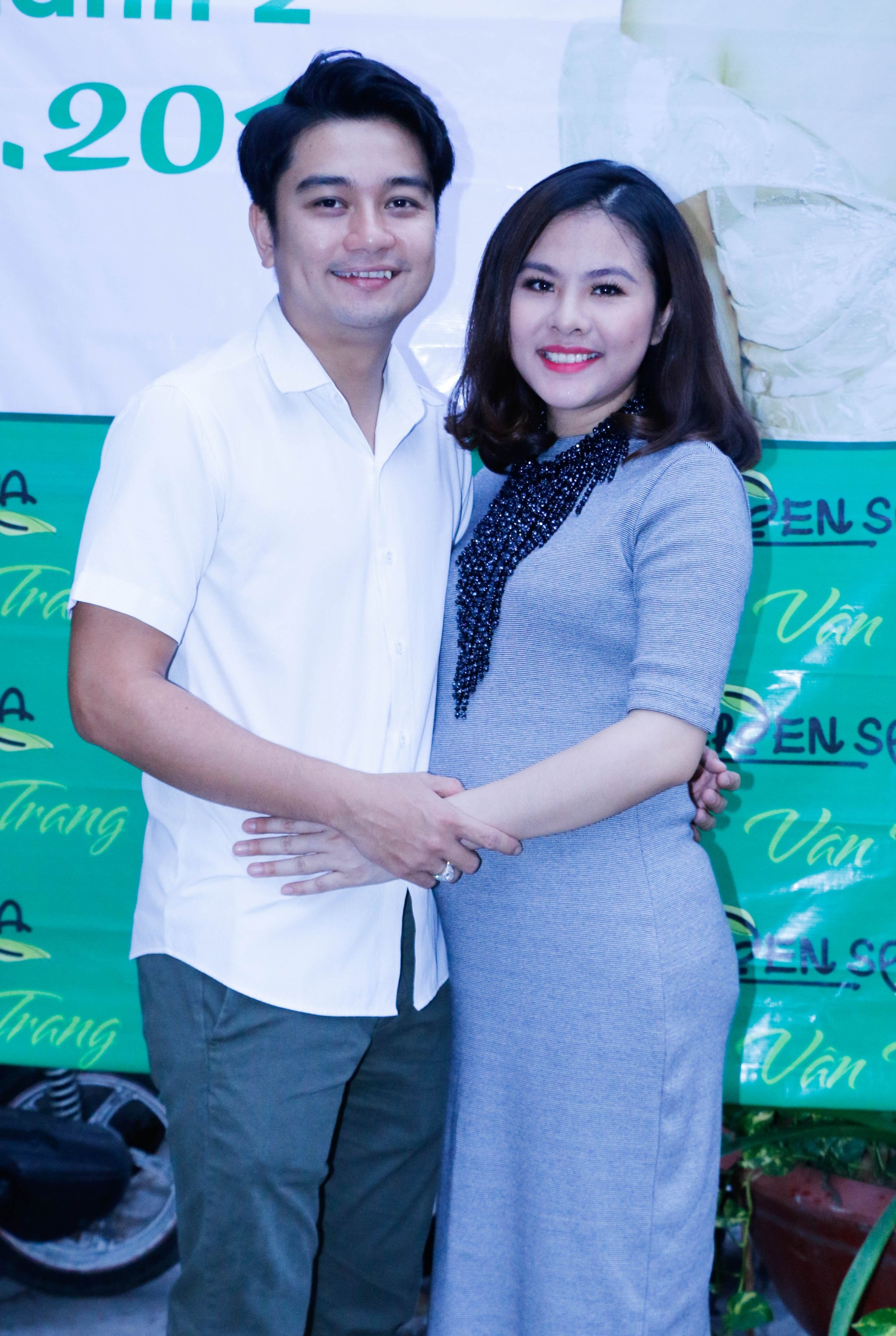 Ông xã Vân Trang luôn hết mực yêu chiều khi vợ mang thai