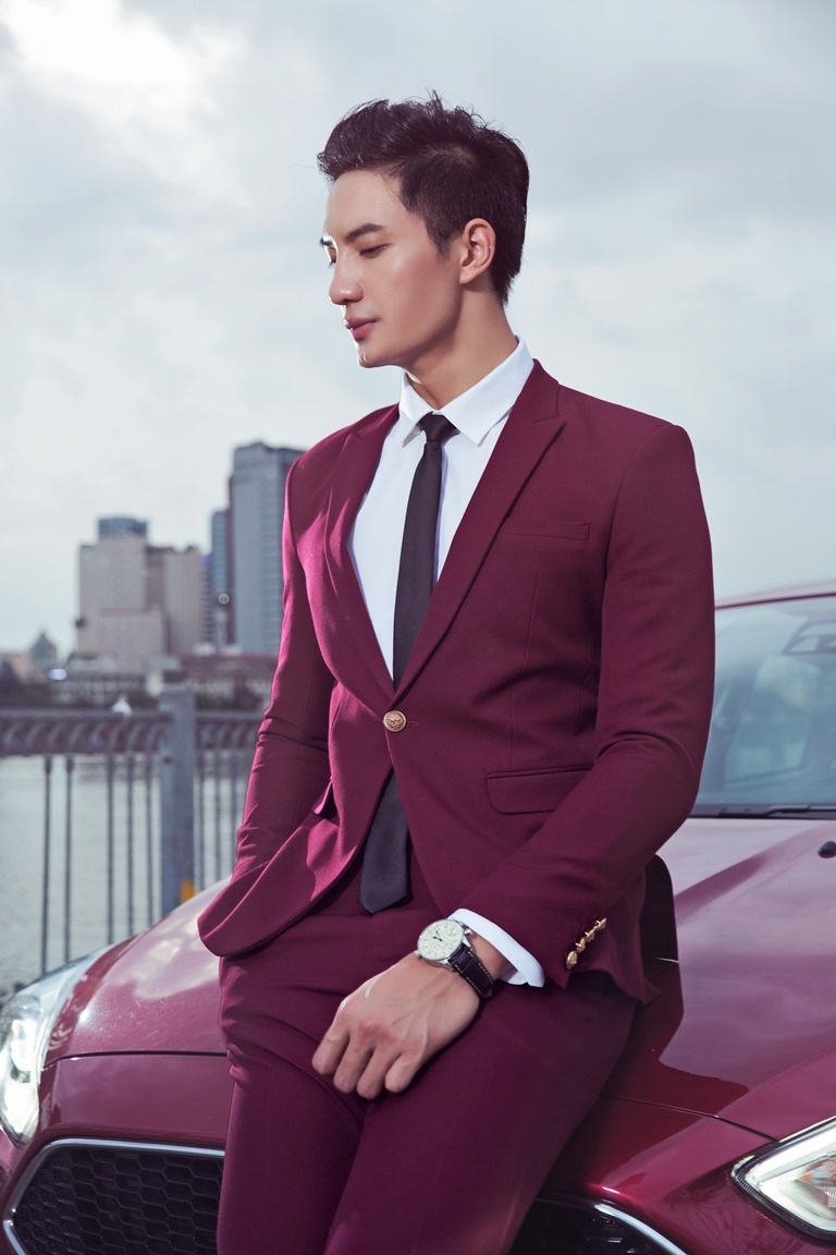 Nguyễn Văn Sơn vừa trở về từ vị trí giám khảo chính của cuộc thi Nam vương Toàn cầu 2016 tại Chiang Mai - Thái Lan.