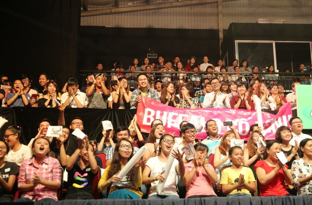 Cả 2 nhóm đã khiến Ban giám khảo, ban bình luận cùng khán giả không ngăn được những giọt nước mắt vì xúc động và tất cả đã nhiều lần đồng loạt đứng lên để vỗ tay tán thưởng cho tiết mục cống hiến cuối cùng – tiết mục không phải để thi đấu với nhau mà là để tri ân khán giả đã yêu thương mình trong suốt chặng đường gần 4 tháng mà 2 đội đã trải qua.